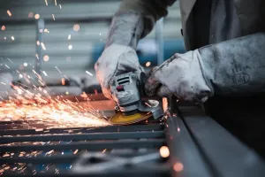 Co wyróżnia producenta odzieży roboczej