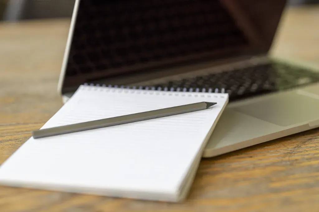 Jakie są różnice między spółką jawną a spółką z o.o.