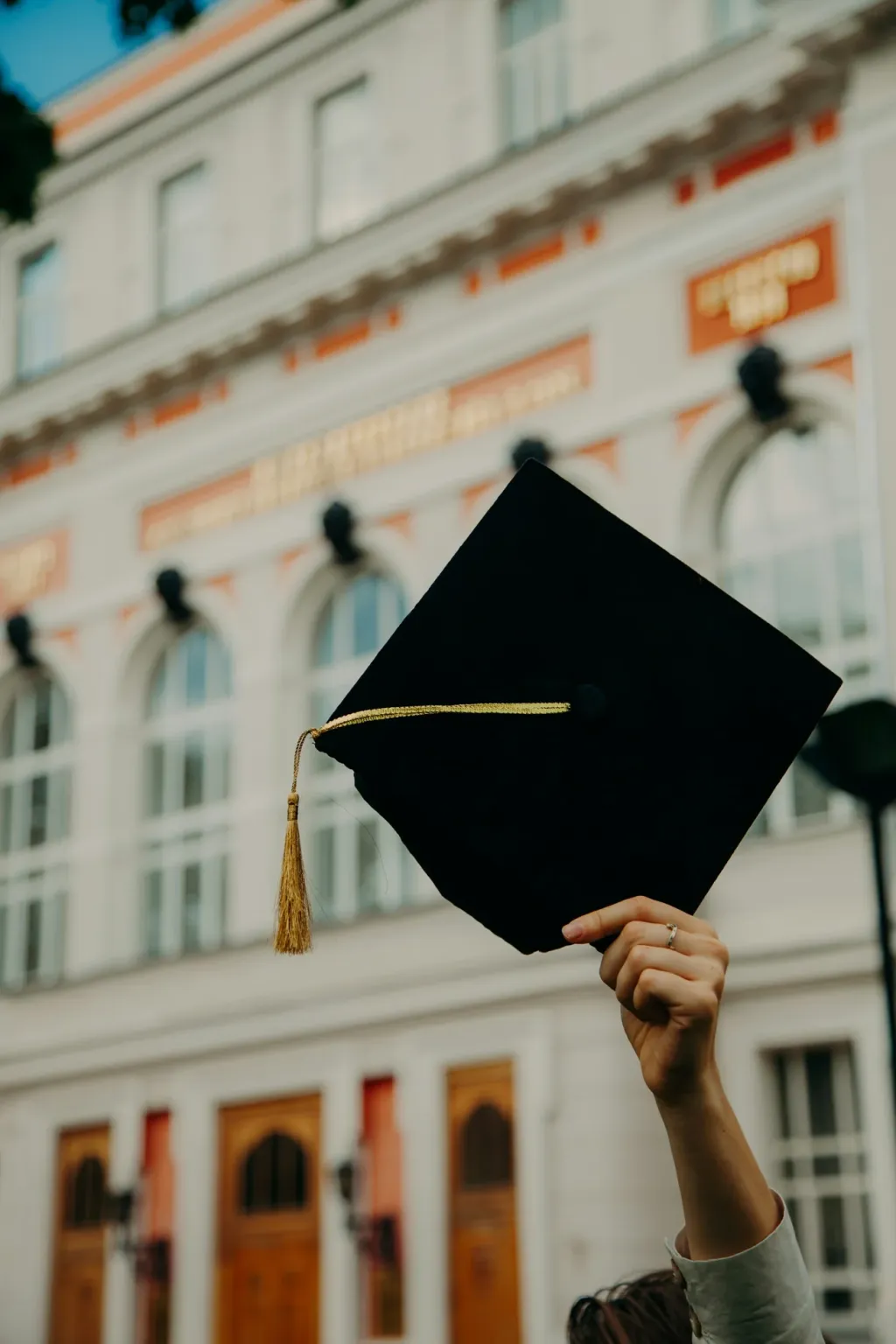 Bootcamp czy studia informatyczne - co daje realną przewagę na starcie kariery inżyniera informatyki (foto)